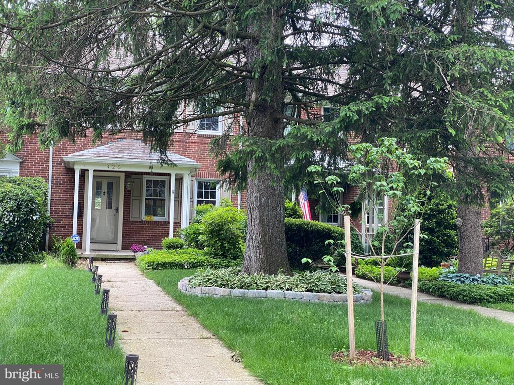 425 Dumbarton Rd