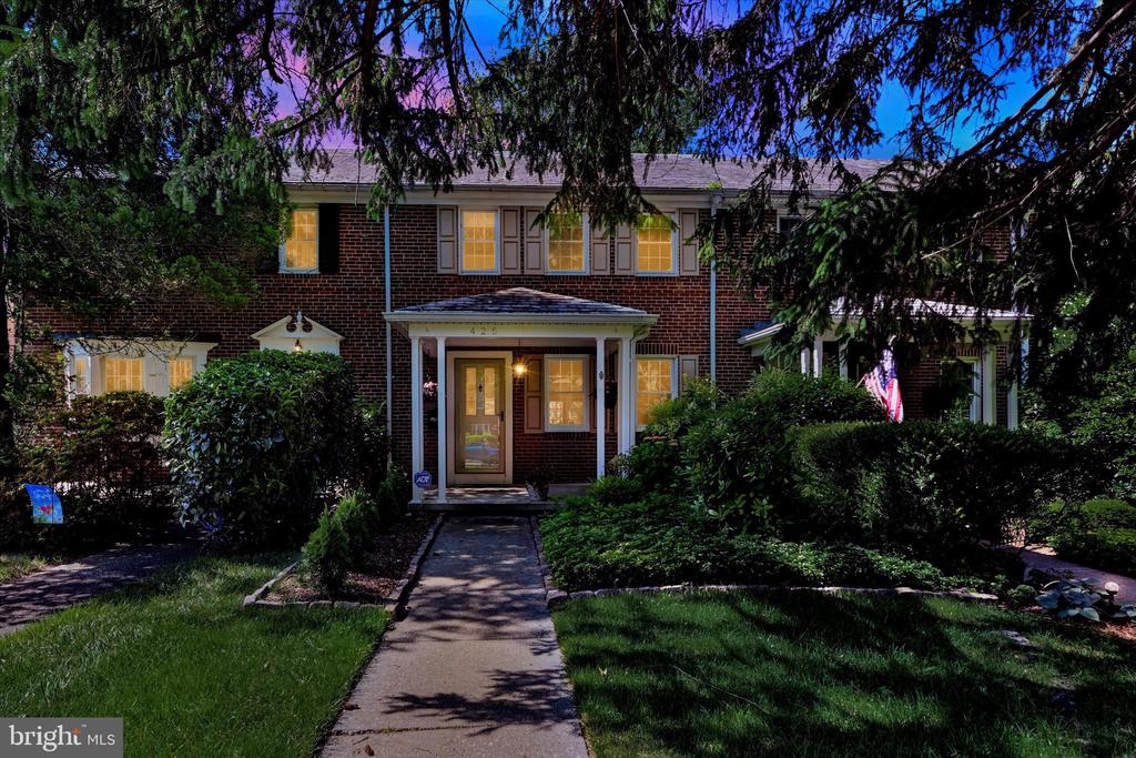 425 Dumbarton Rd