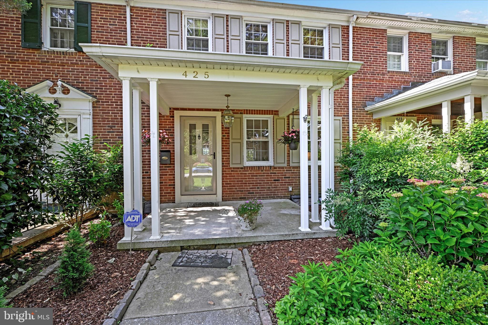 425 Dumbarton Rd