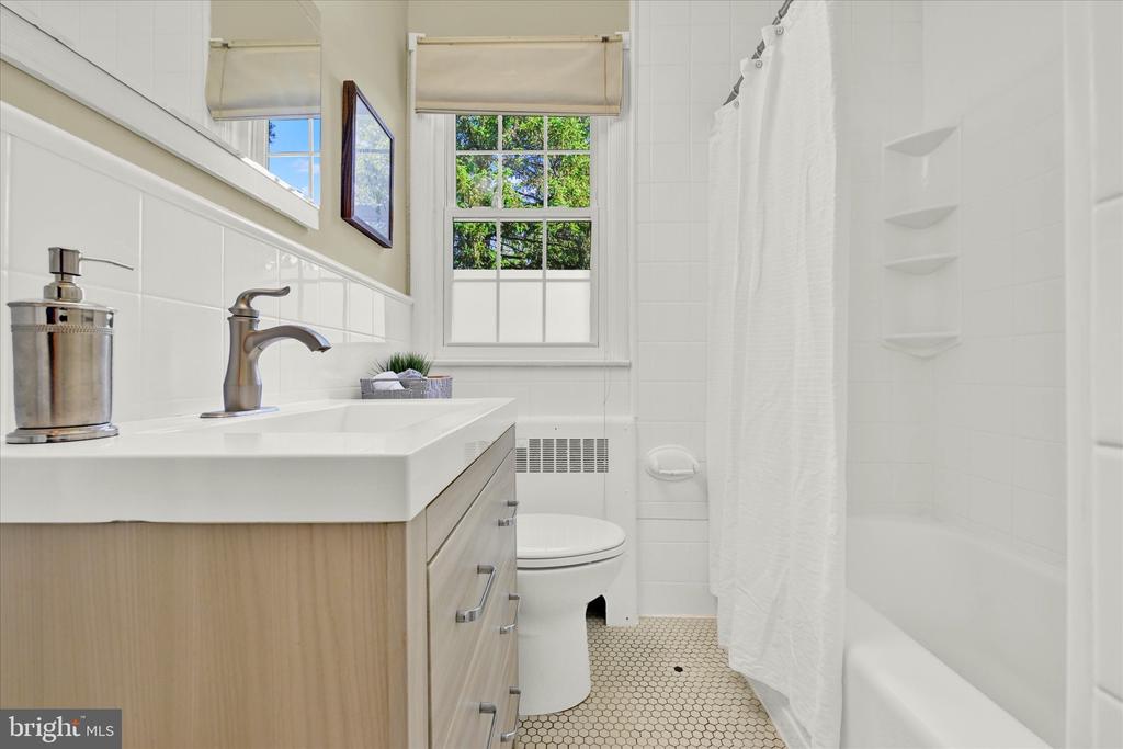 425 Dumbarton Rd