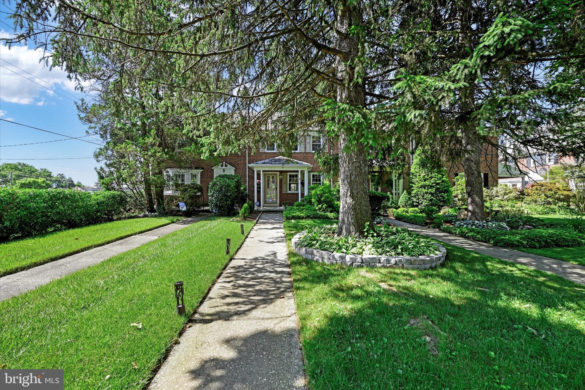 425 Dumbarton Rd