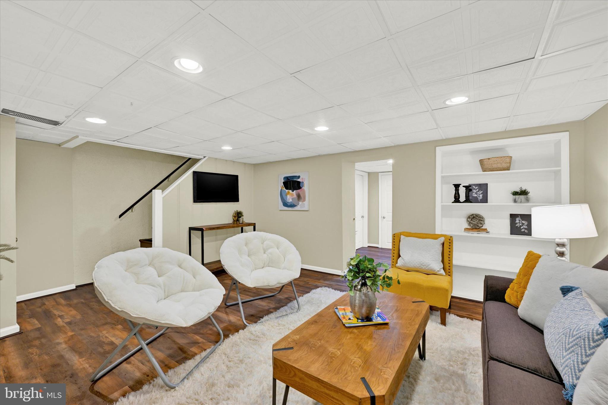 425 Dumbarton Rd