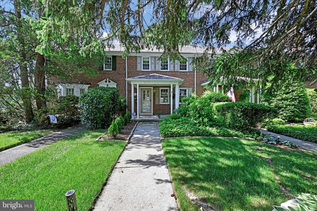 425 Dumbarton Rd