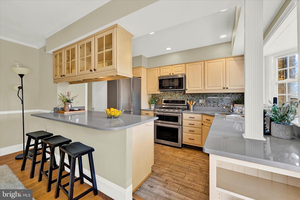 425 Dumbarton Rd