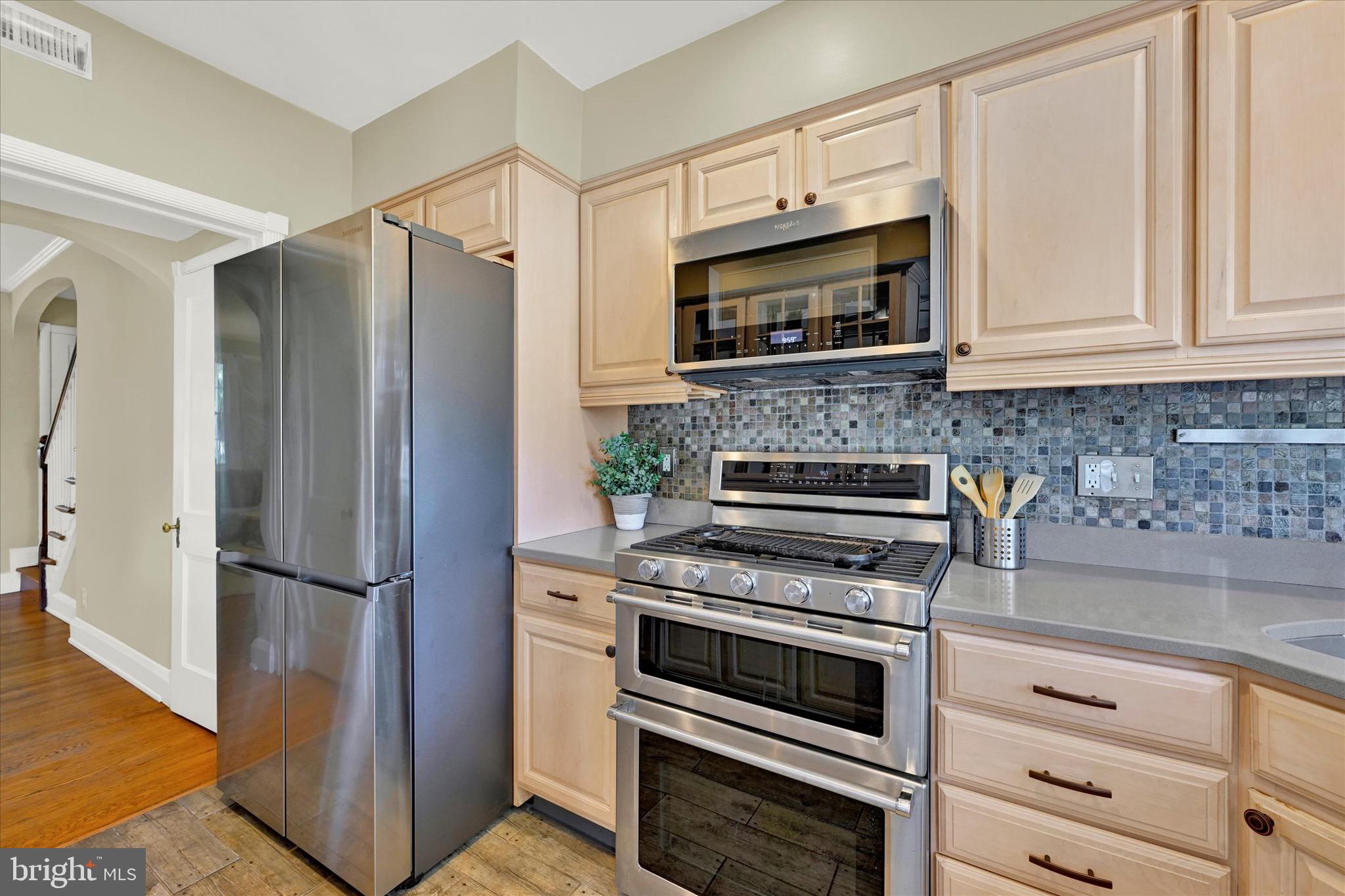 425 Dumbarton Rd
