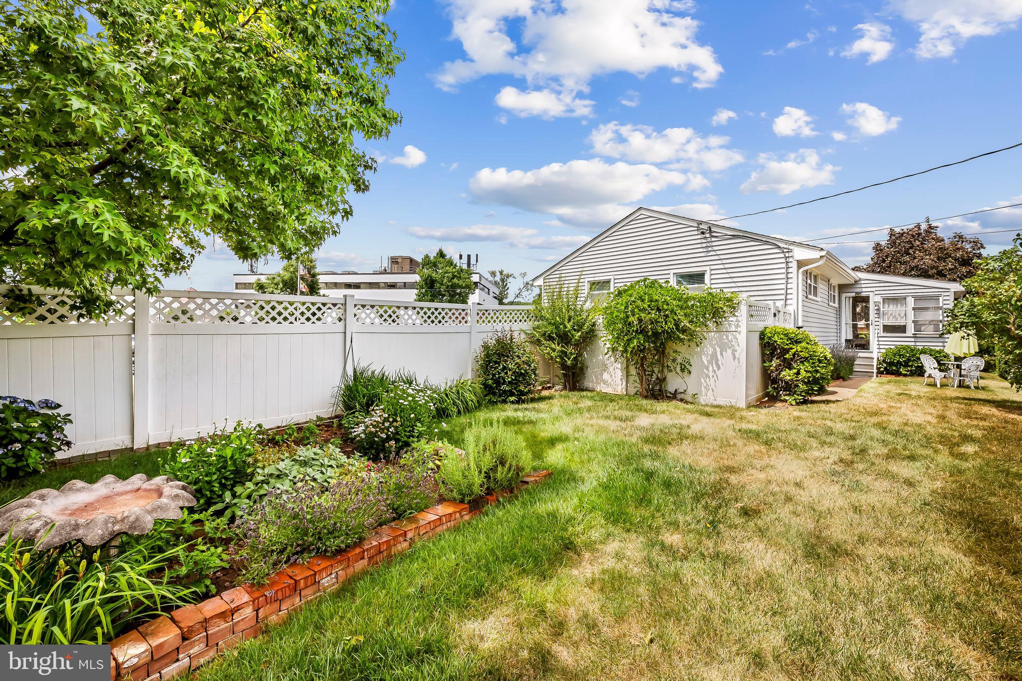 1 Hathaway Rd