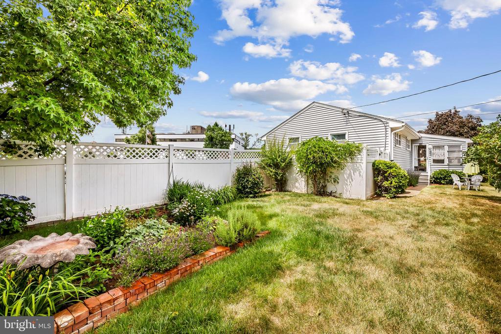 1 Hathaway Rd