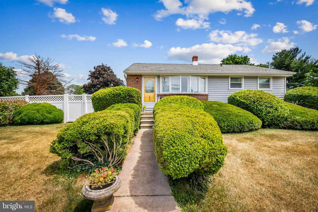 1 Hathaway Rd