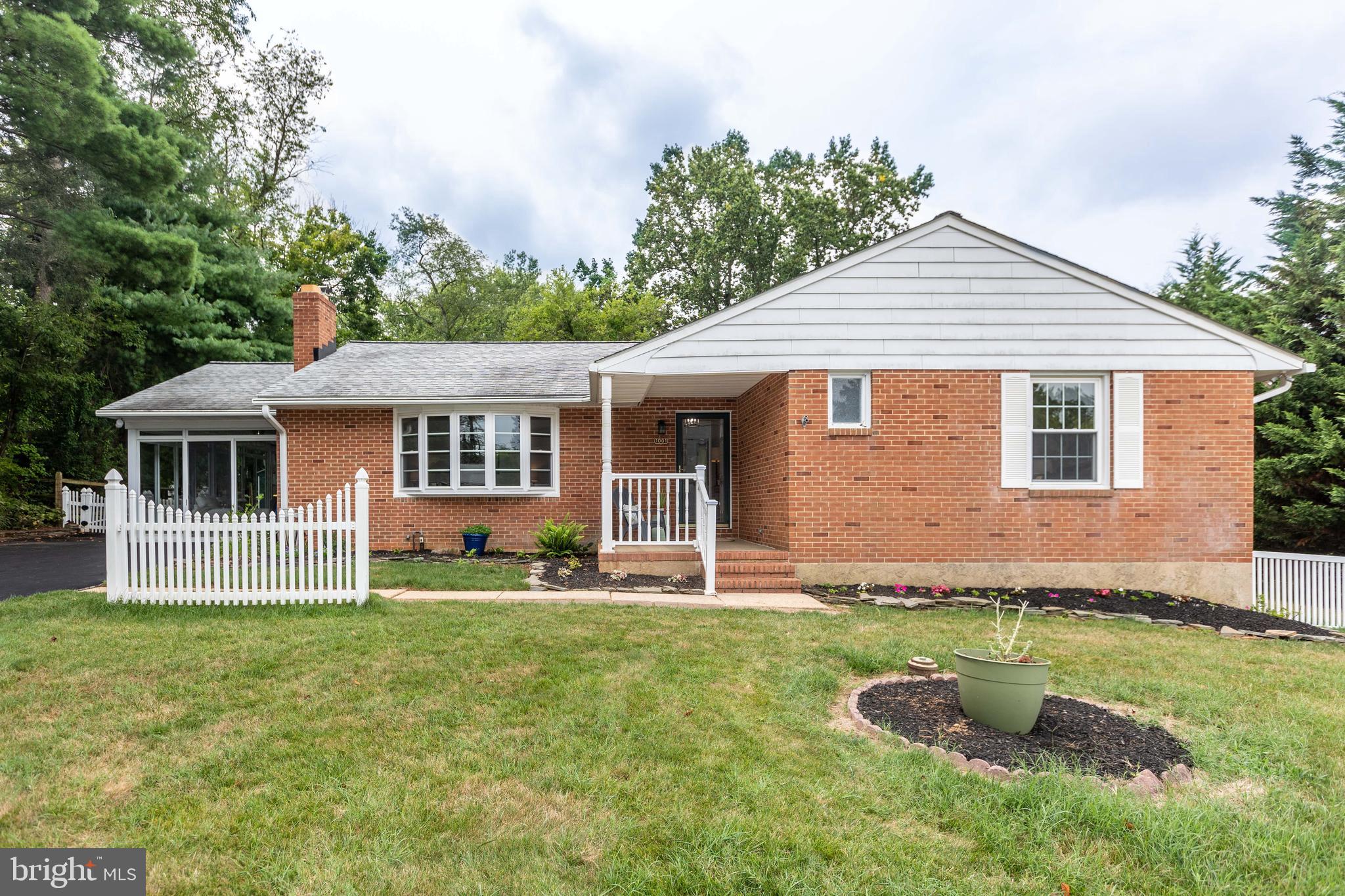 1001 Roxleigh Rd
