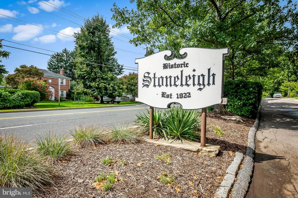 813 Ridgeleigh Rd