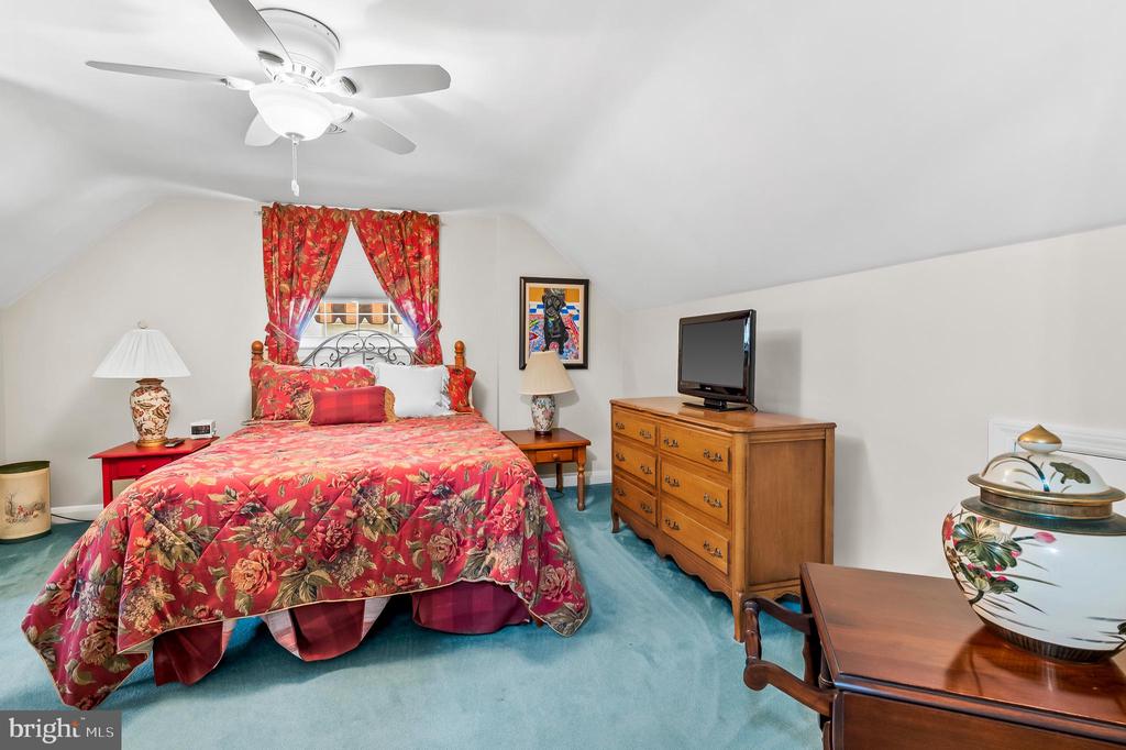 813 Ridgeleigh Rd