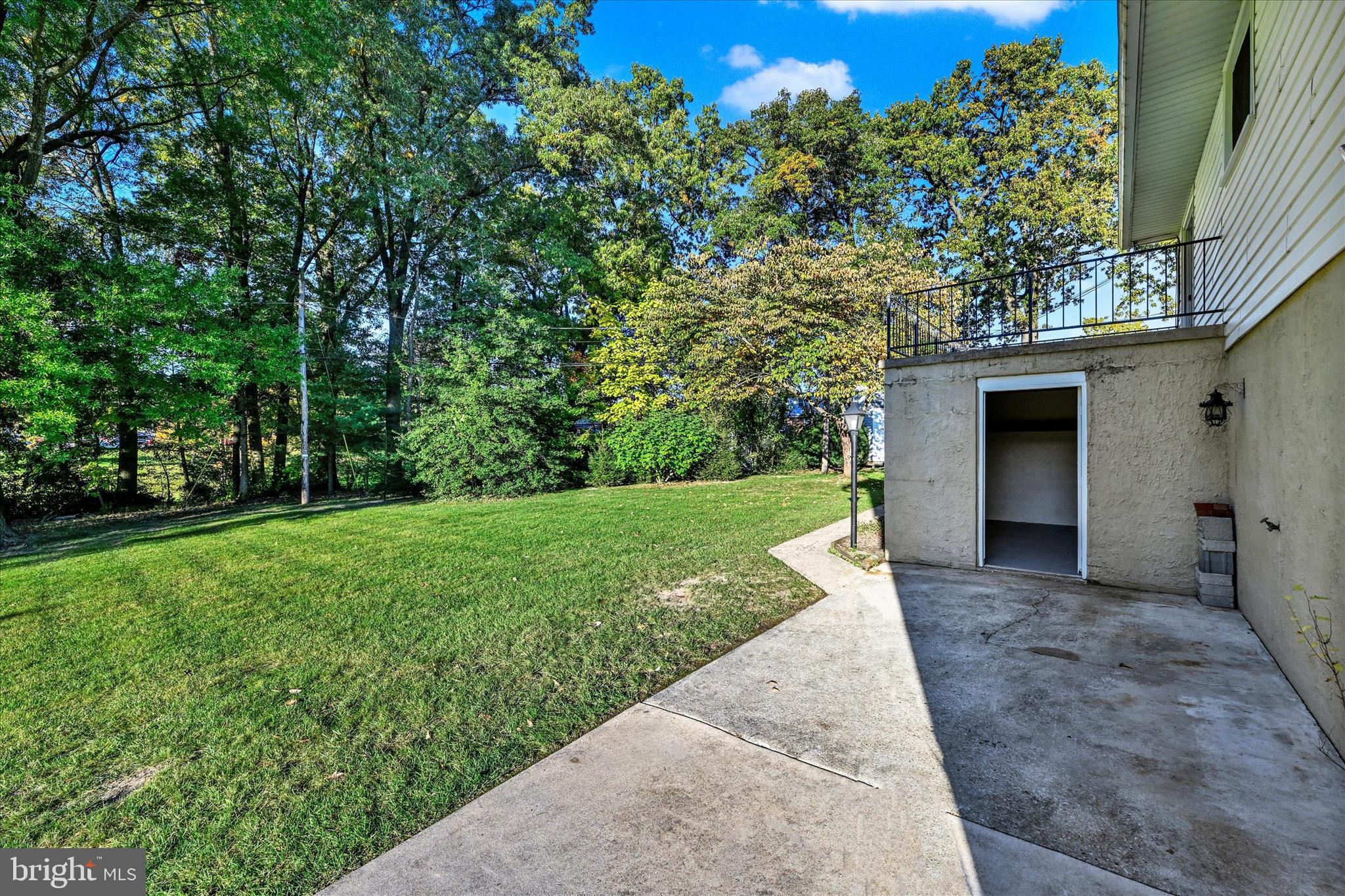 3303 Delpha Ct