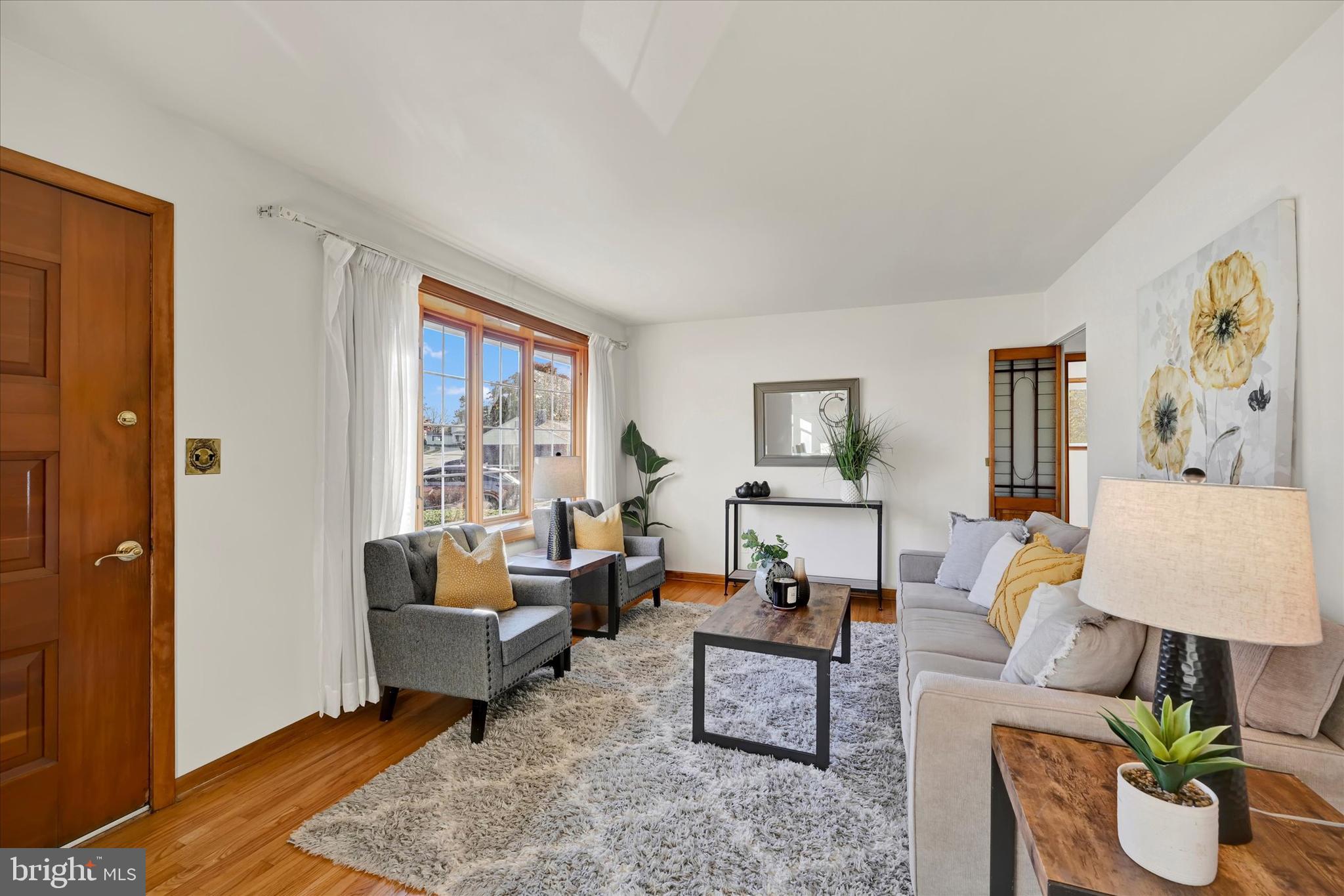 3303 Delpha Ct
