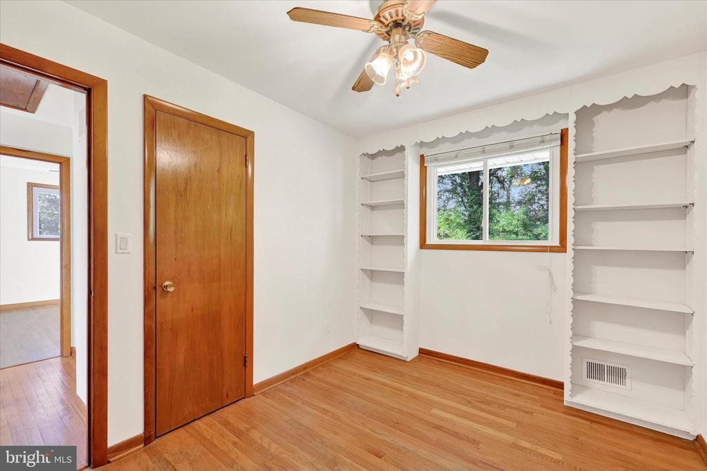 3303 Delpha Ct