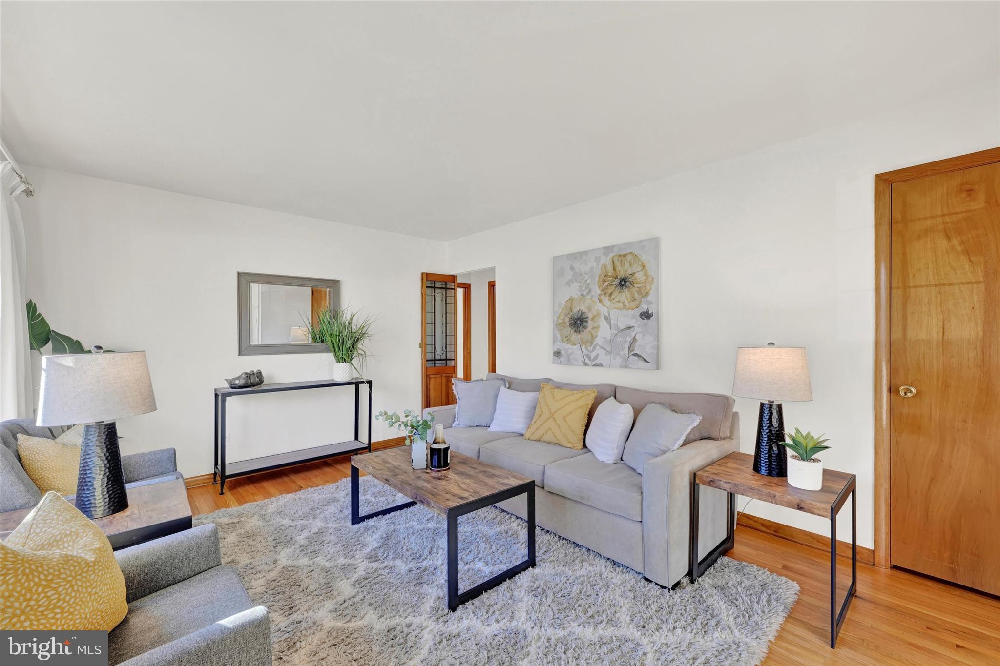 3303 Delpha Ct