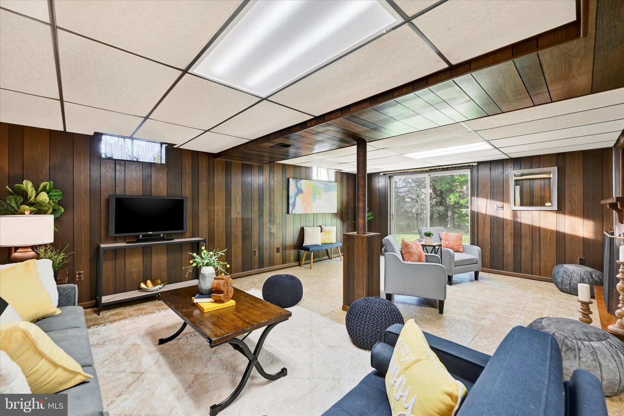 3303 Delpha Ct