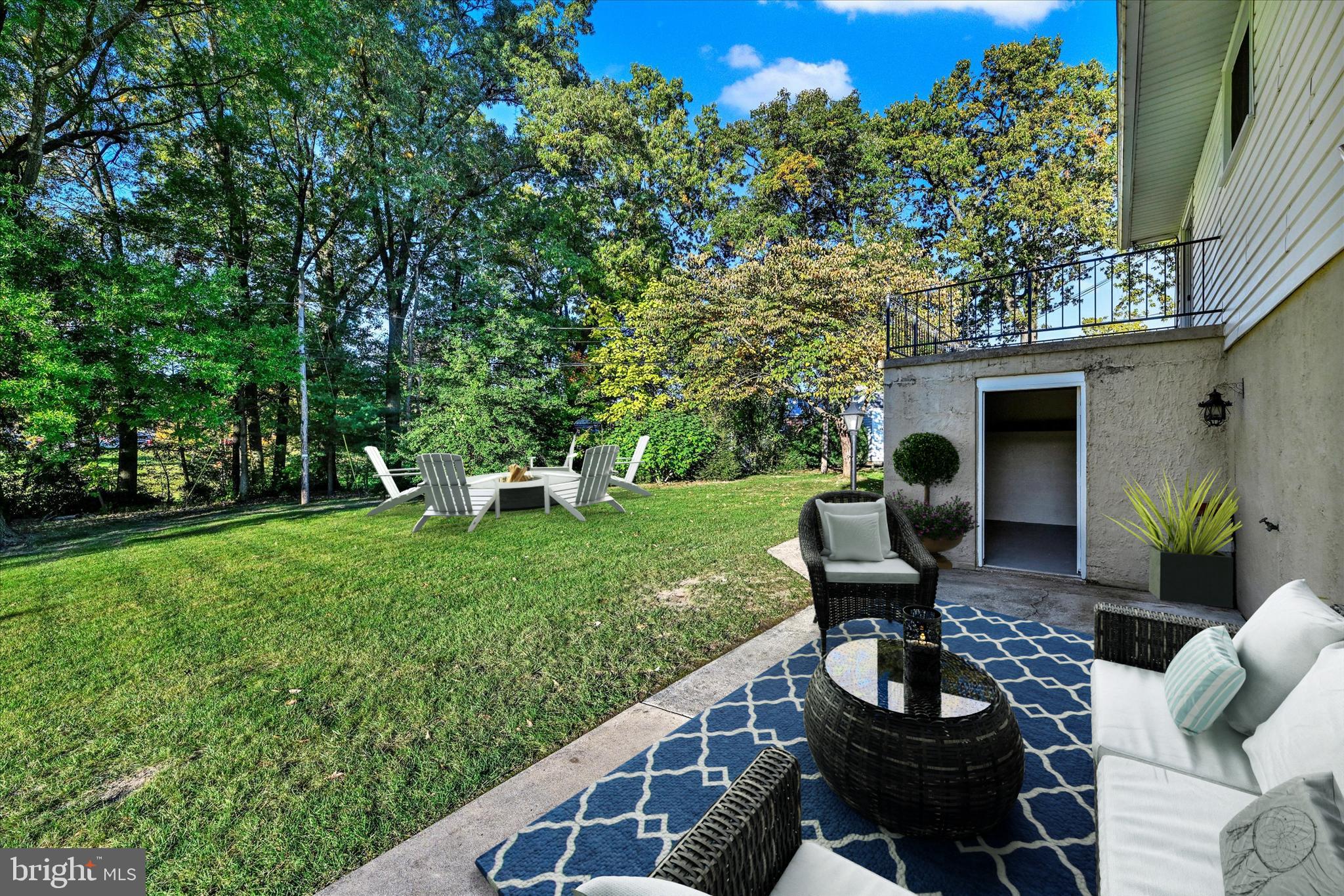 3303 Delpha Ct
