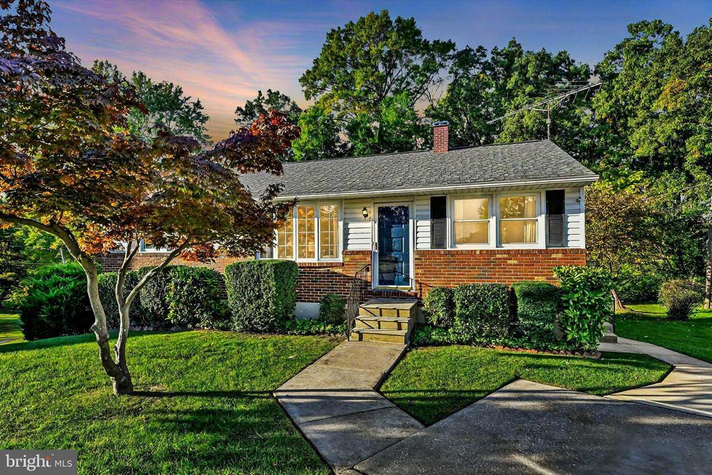 3303 Delpha Ct