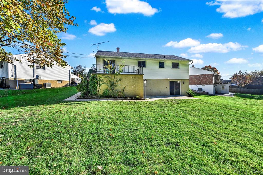 3303 Delpha Ct