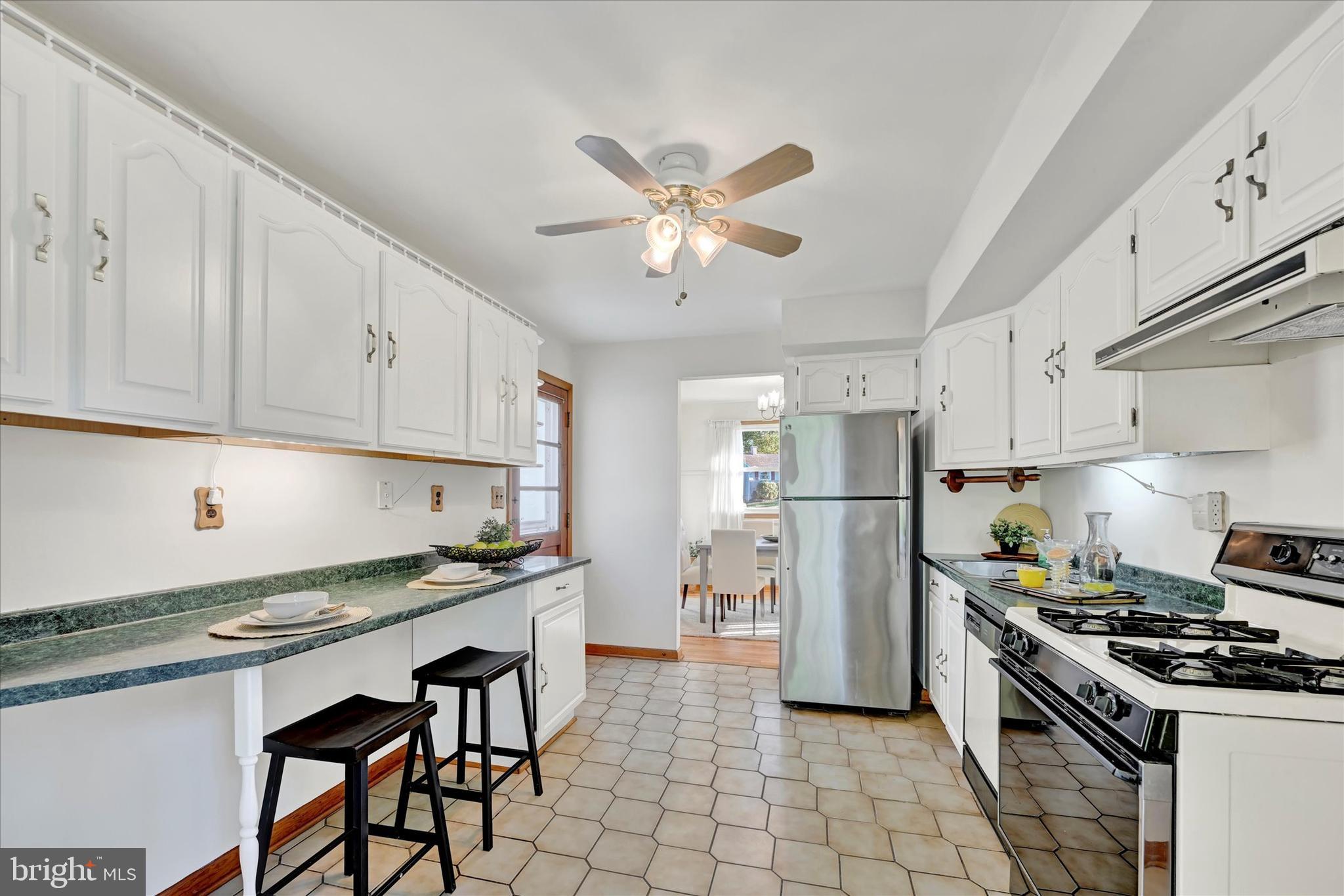 3303 Delpha Ct