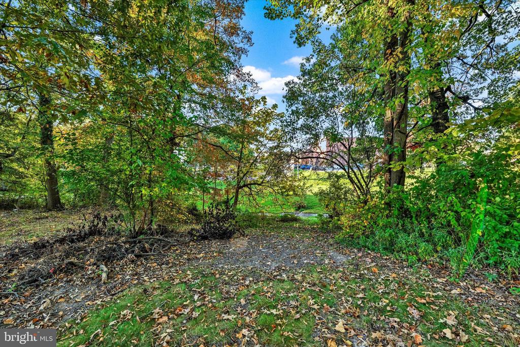 3303 Delpha Ct