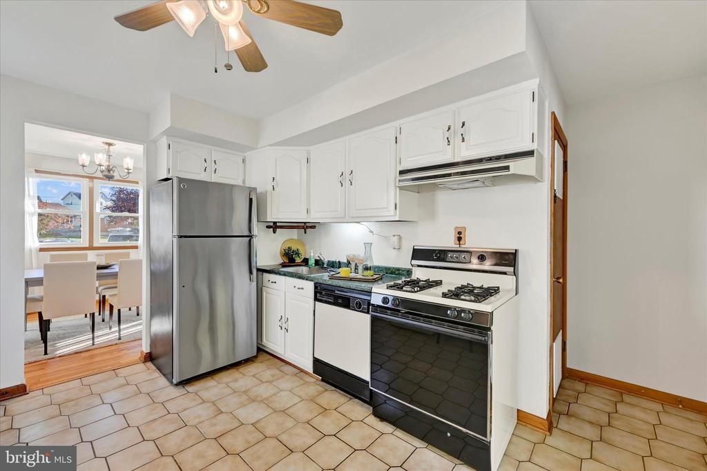 3303 Delpha Ct