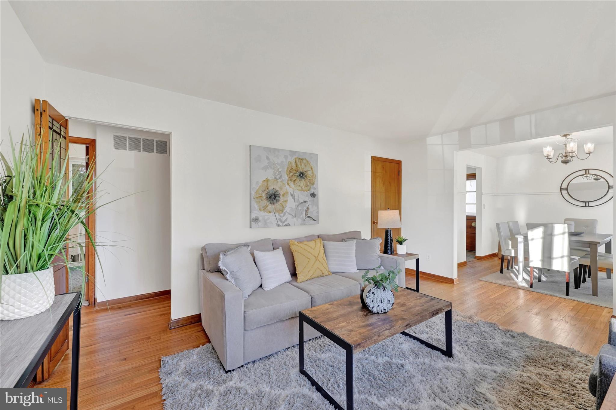 3303 Delpha Ct