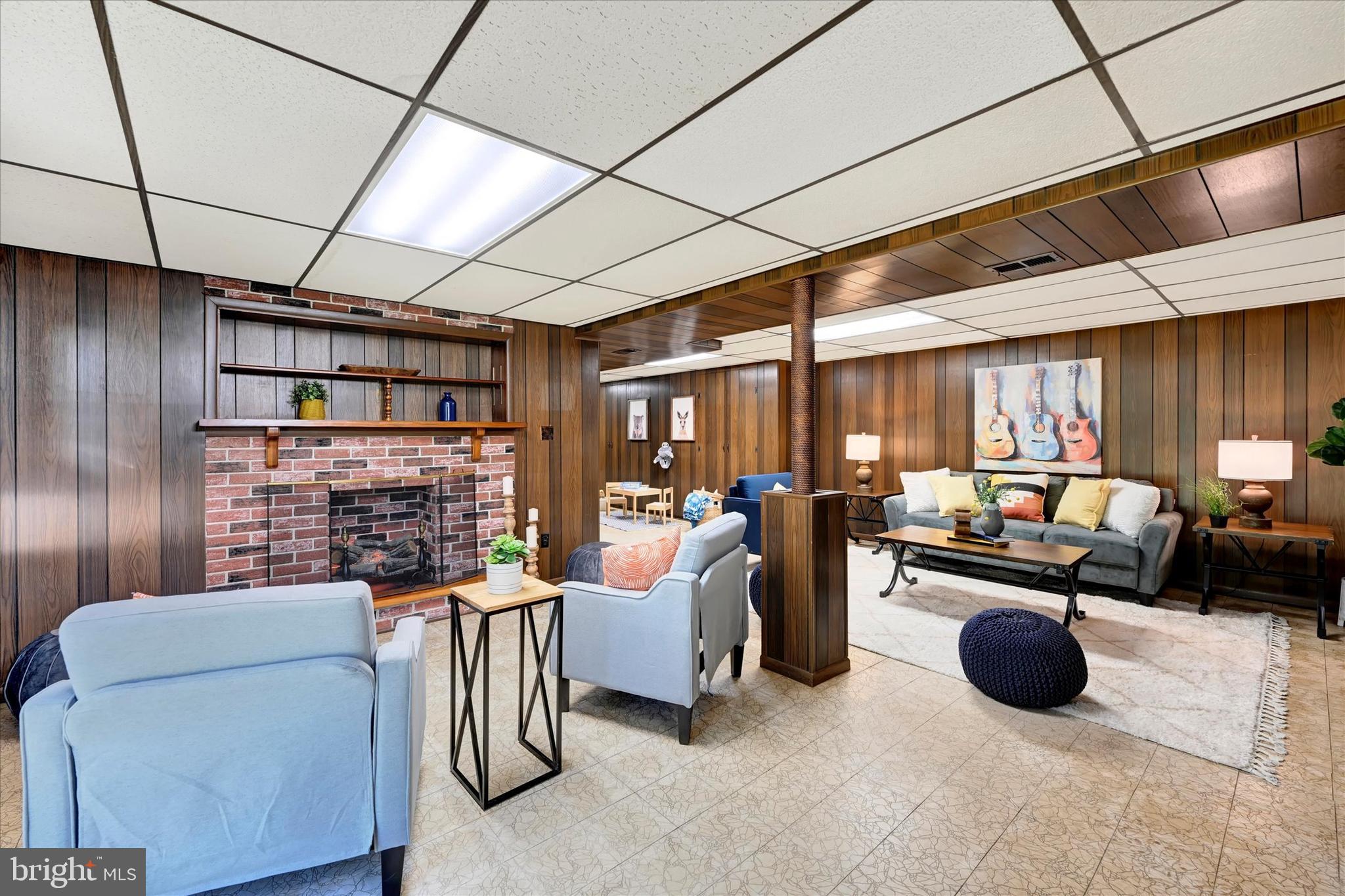 3303 Delpha Ct
