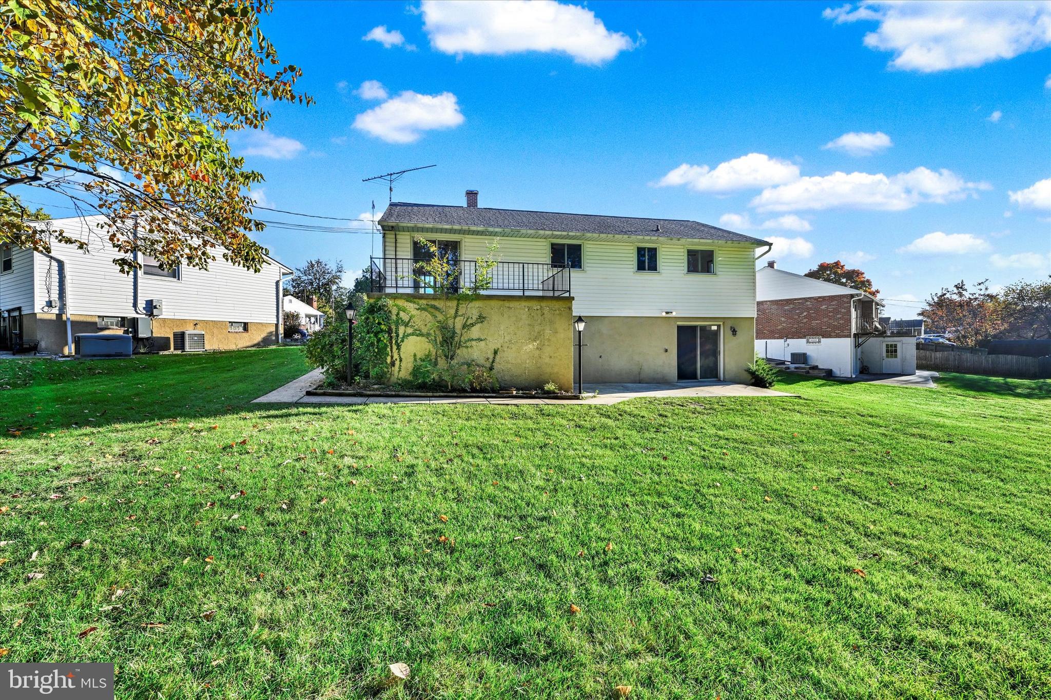 3303 Delpha Ct