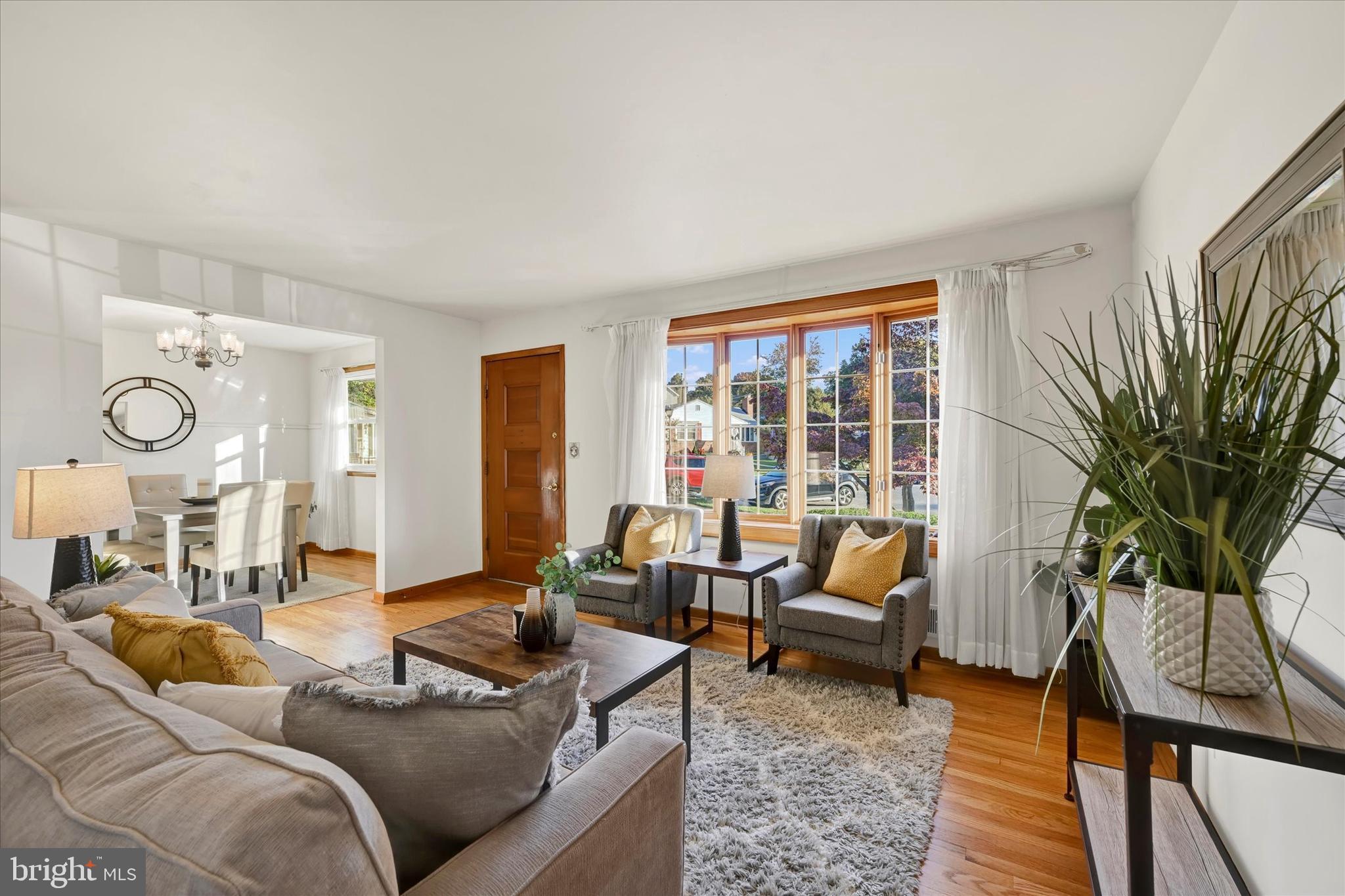 3303 Delpha Ct
