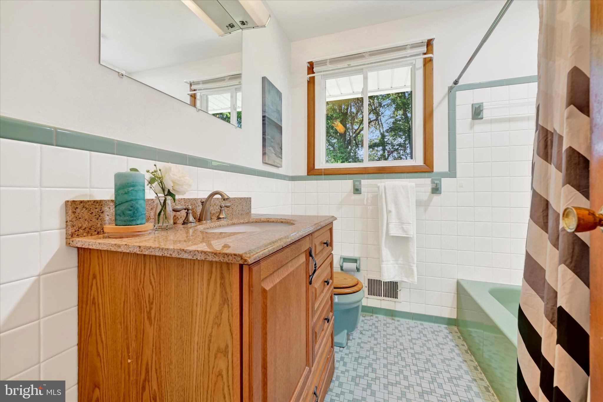 3303 Delpha Ct