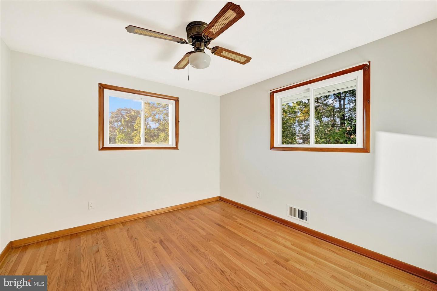 3303 Delpha Ct