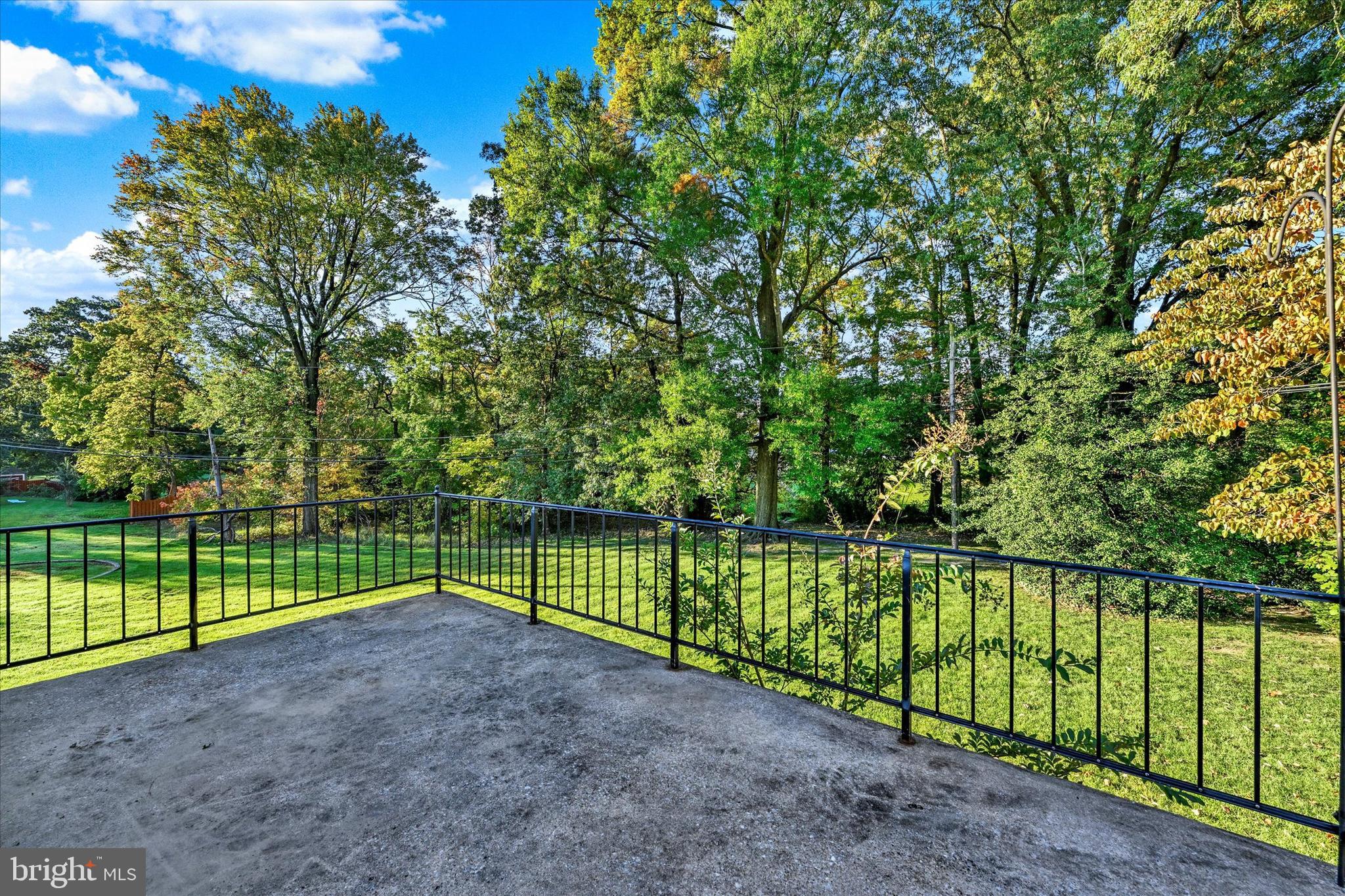 3303 Delpha Ct