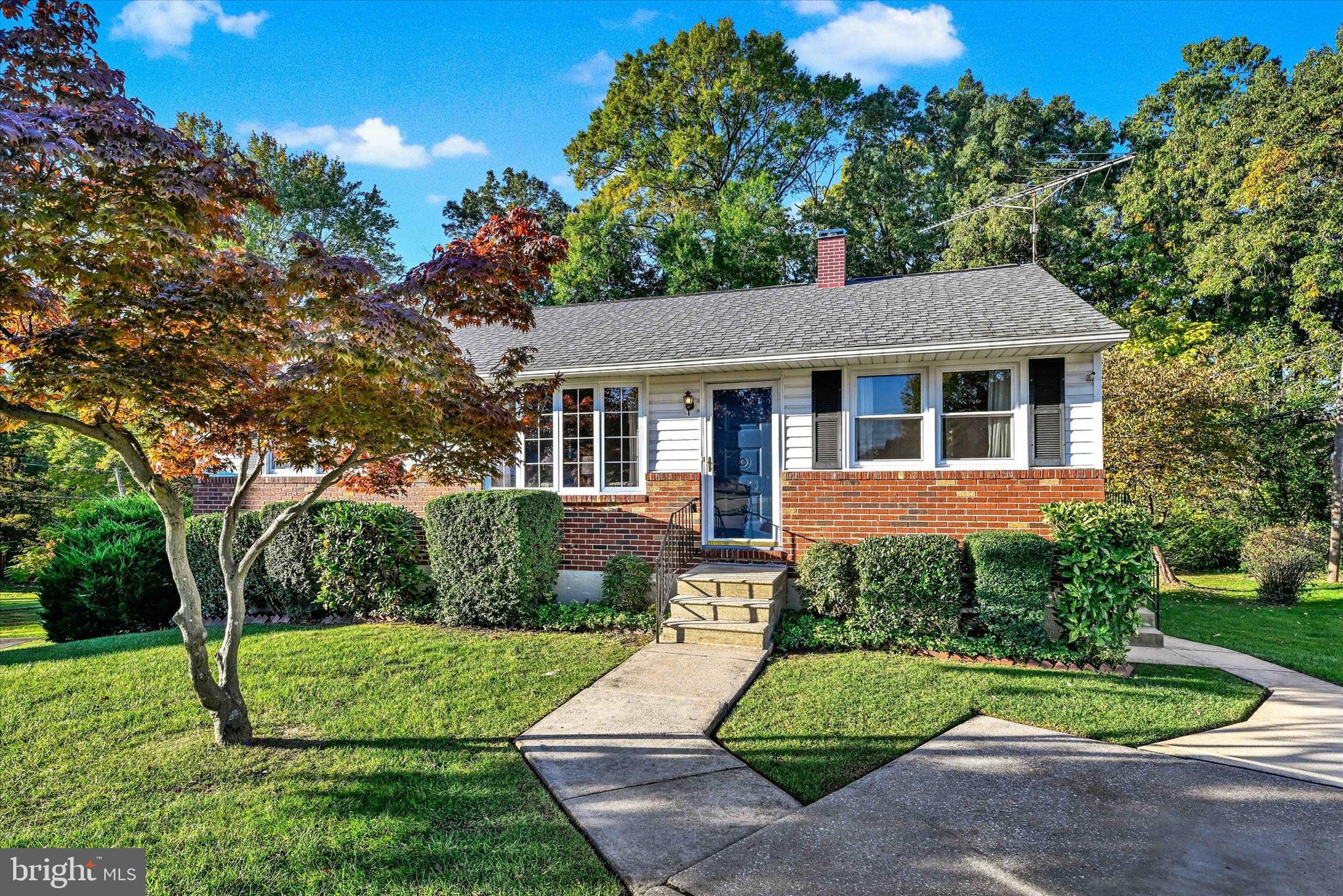 3303 Delpha Ct