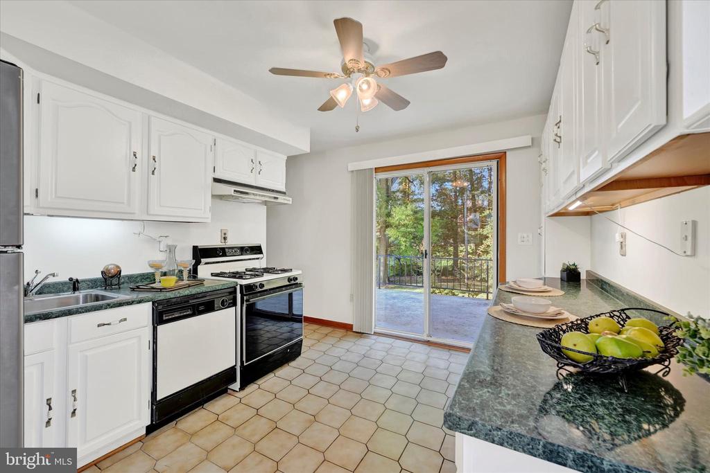 3303 Delpha Ct