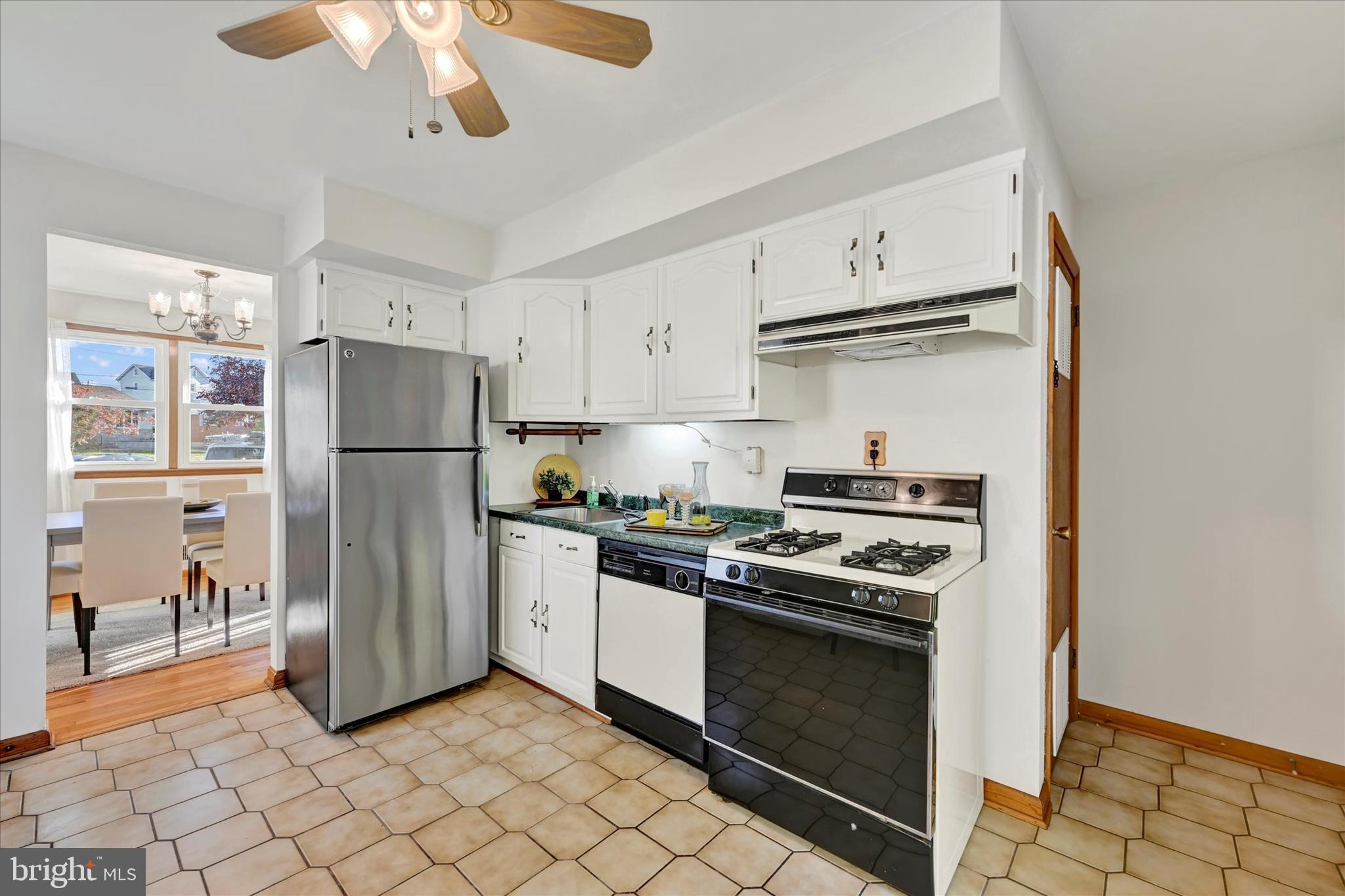 3303 Delpha Ct