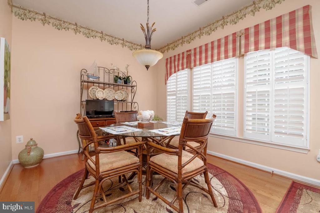 9608-B Amberleigh Ln 9608 Amberleigh Ln #B