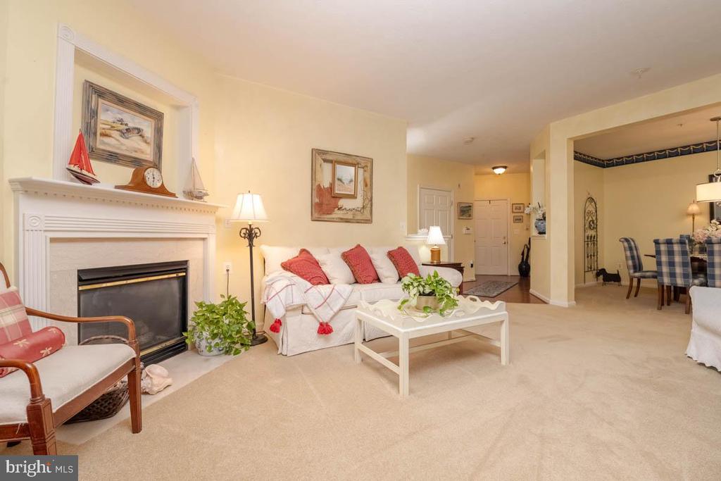 9608-B Amberleigh Ln 9608 Amberleigh Ln #B