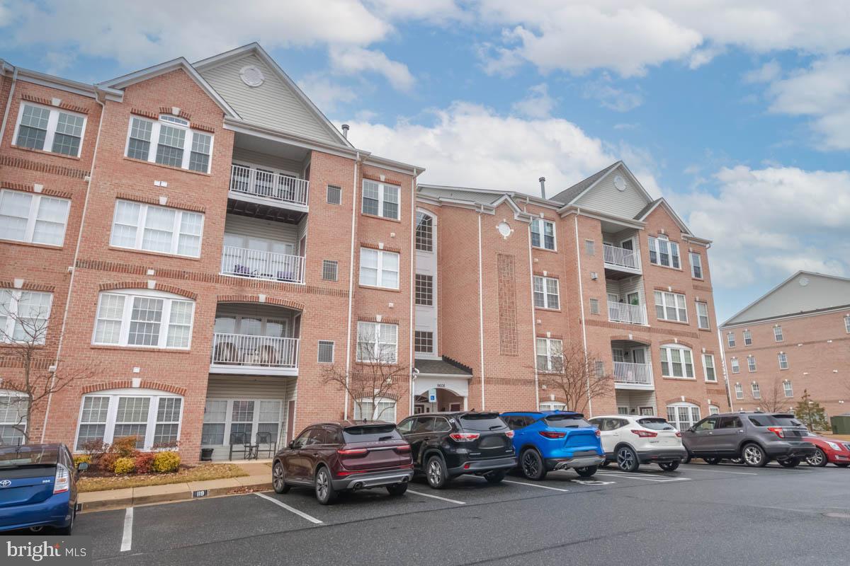 9608-B Amberleigh Ln 9608 Amberleigh Ln #B