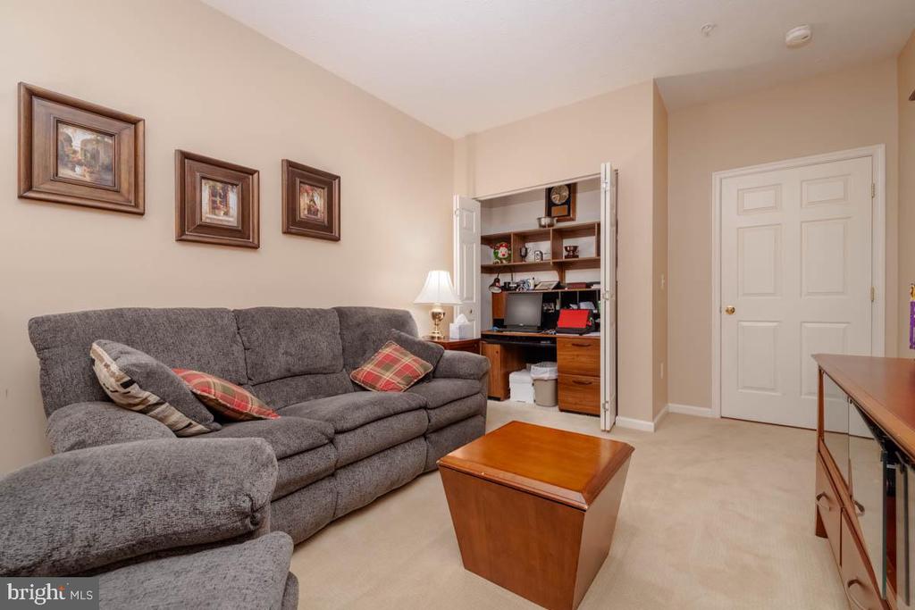 9608-B Amberleigh Ln 9608 Amberleigh Ln #B