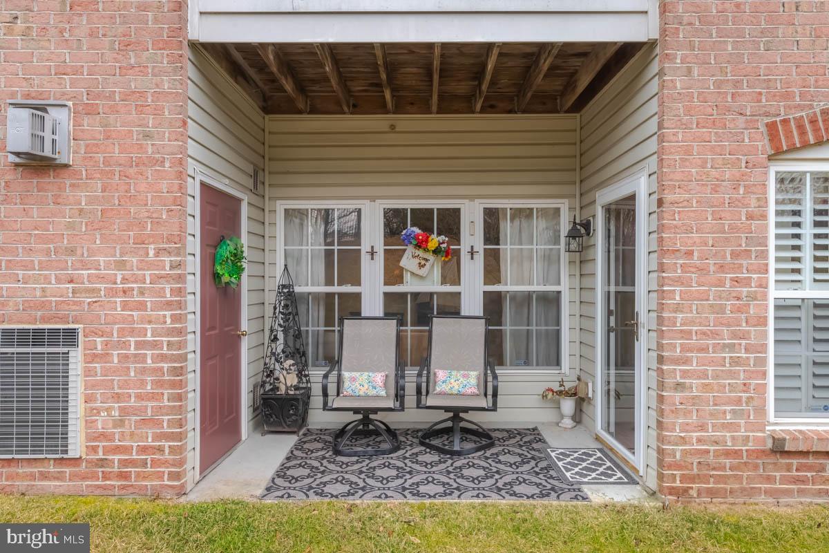 9608-B Amberleigh Ln 9608 Amberleigh Ln #B