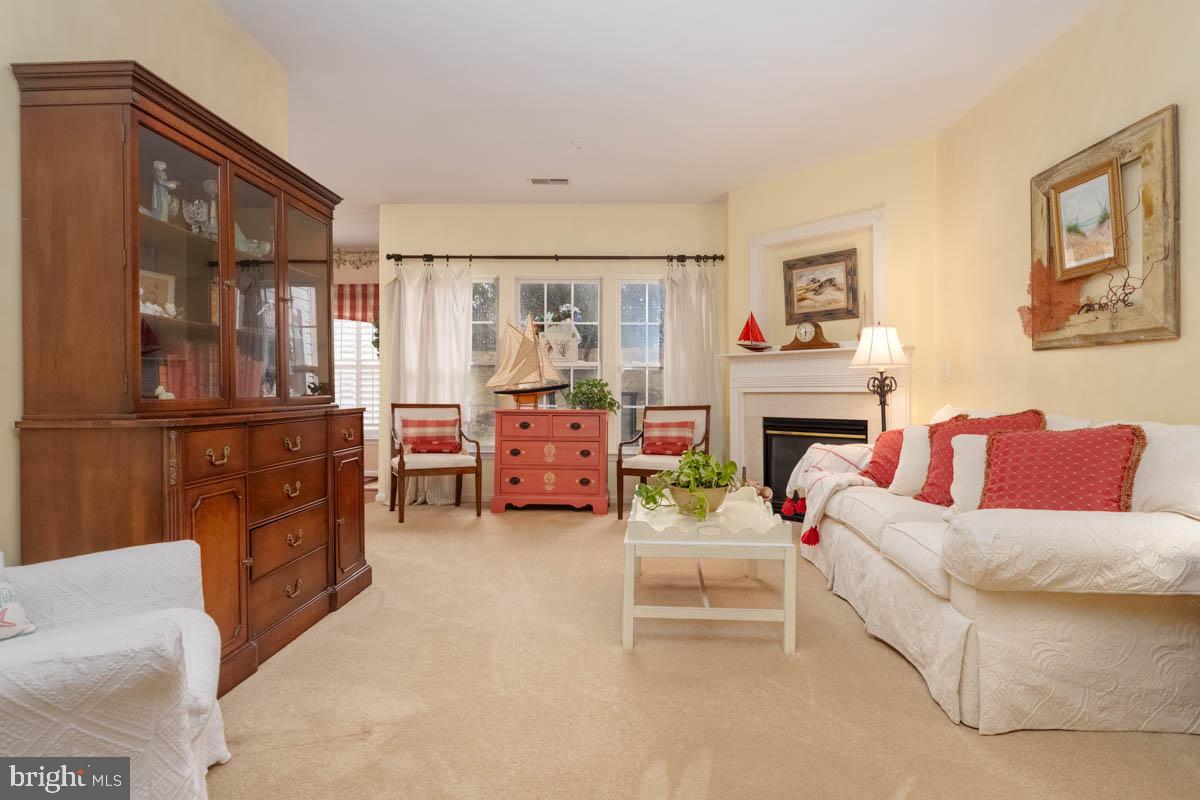 9608-B Amberleigh Ln 9608 Amberleigh Ln #B