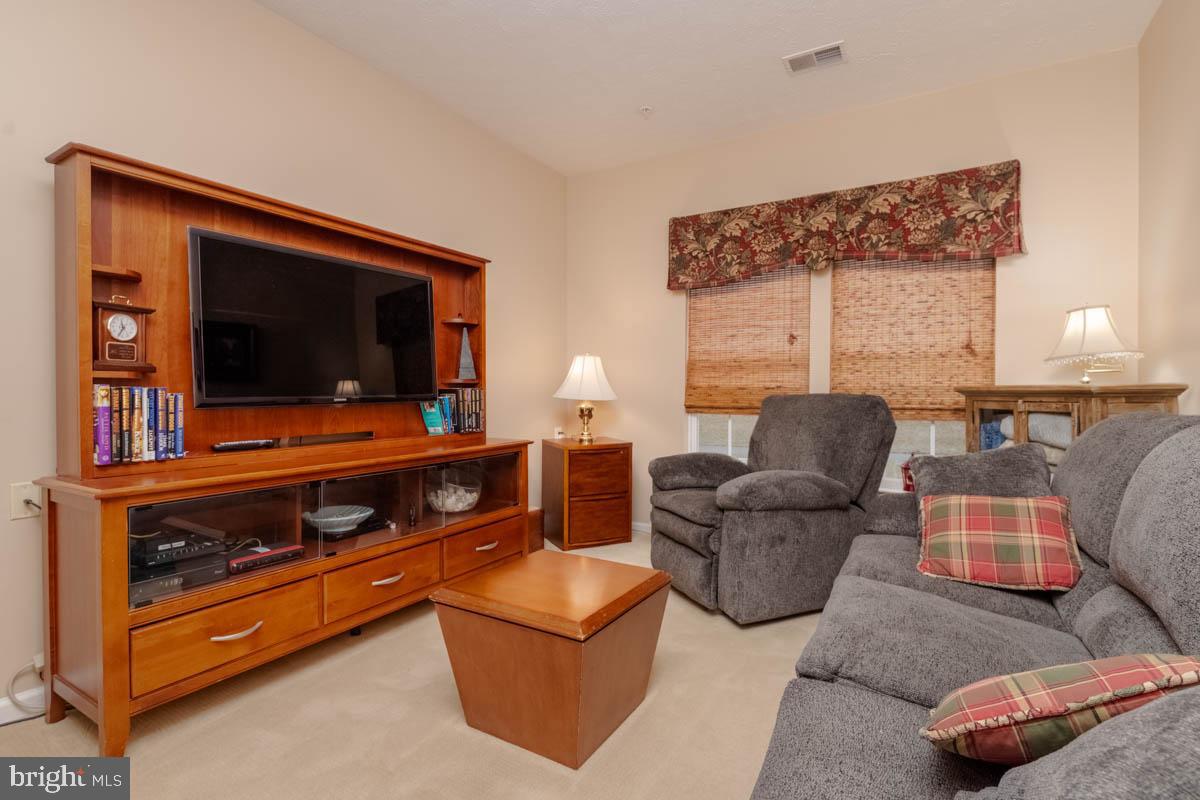 9608-B Amberleigh Ln 9608 Amberleigh Ln #B