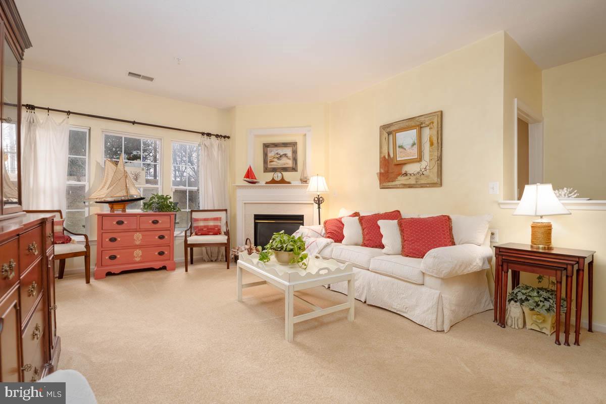 9608-B Amberleigh Ln 9608 Amberleigh Ln #B