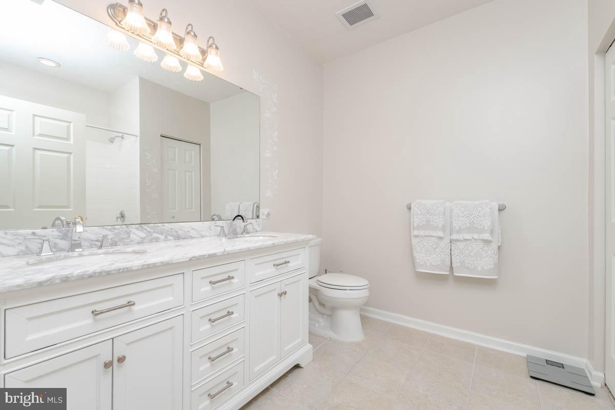 9608-B Amberleigh Ln 9608 Amberleigh Ln #B