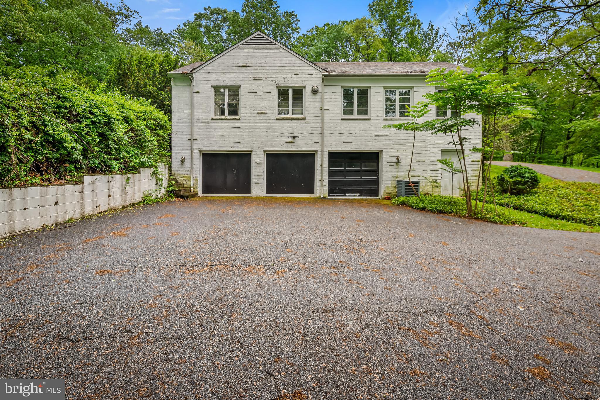7 Caveswood Ln