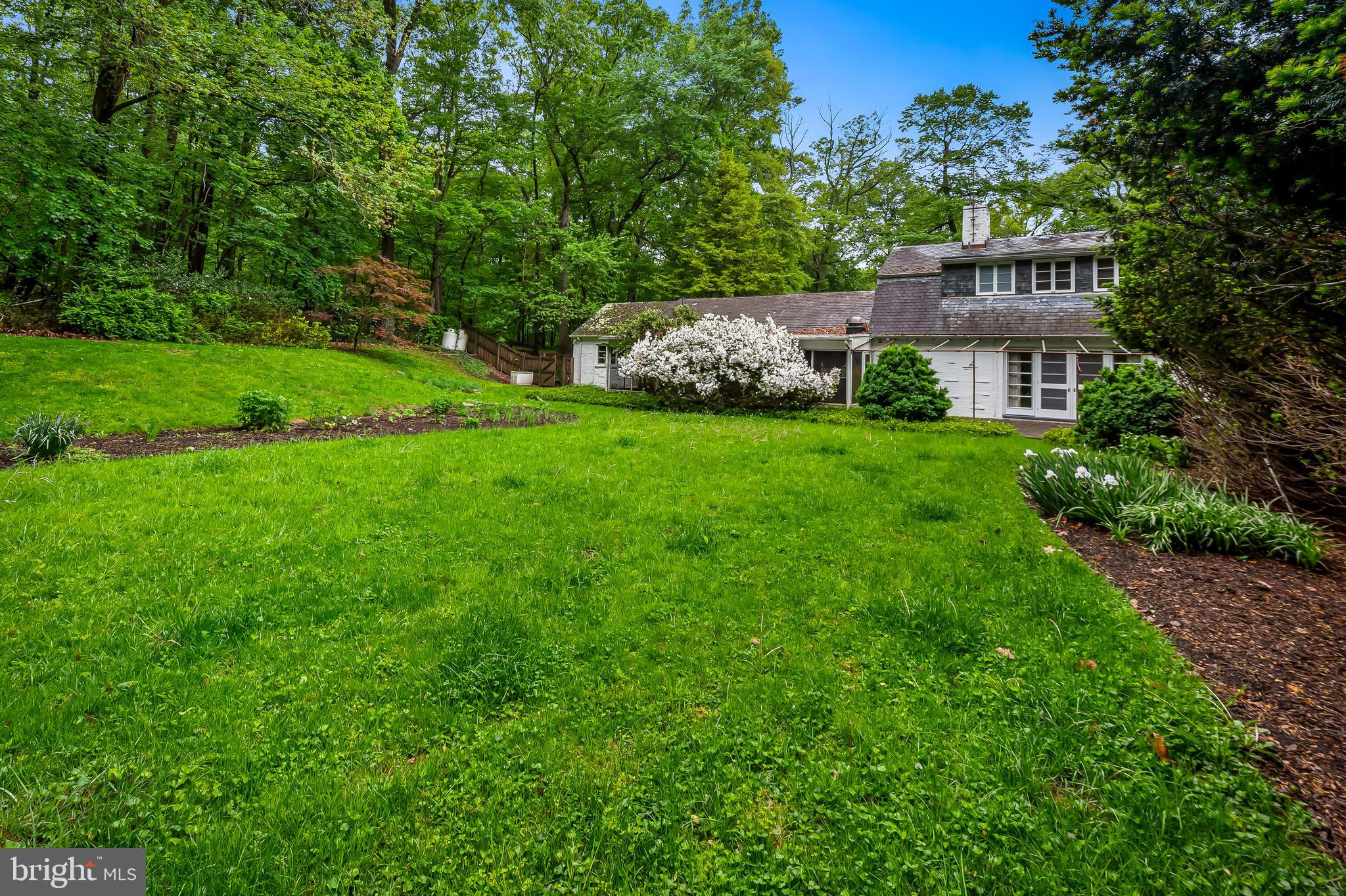 7 Caveswood Ln