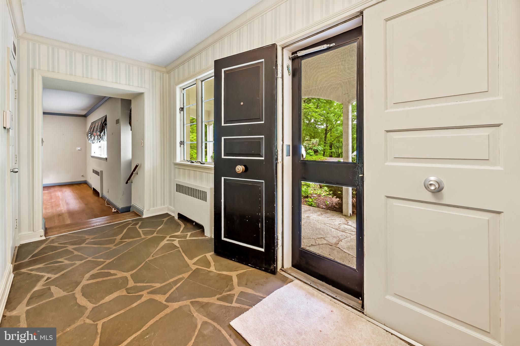 7 Caveswood Ln