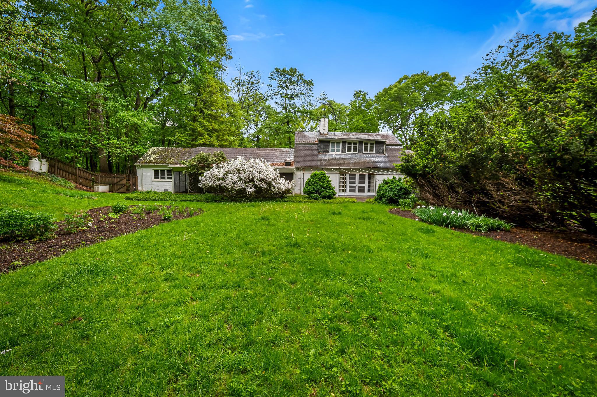 7 Caveswood Ln
