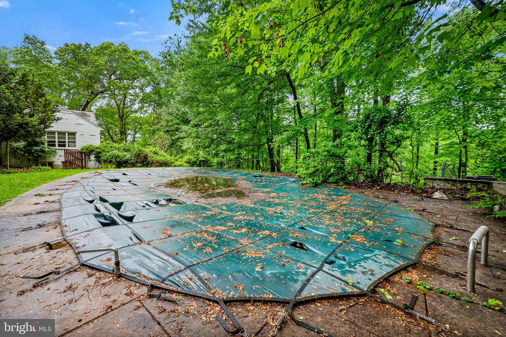 7 Caveswood Ln